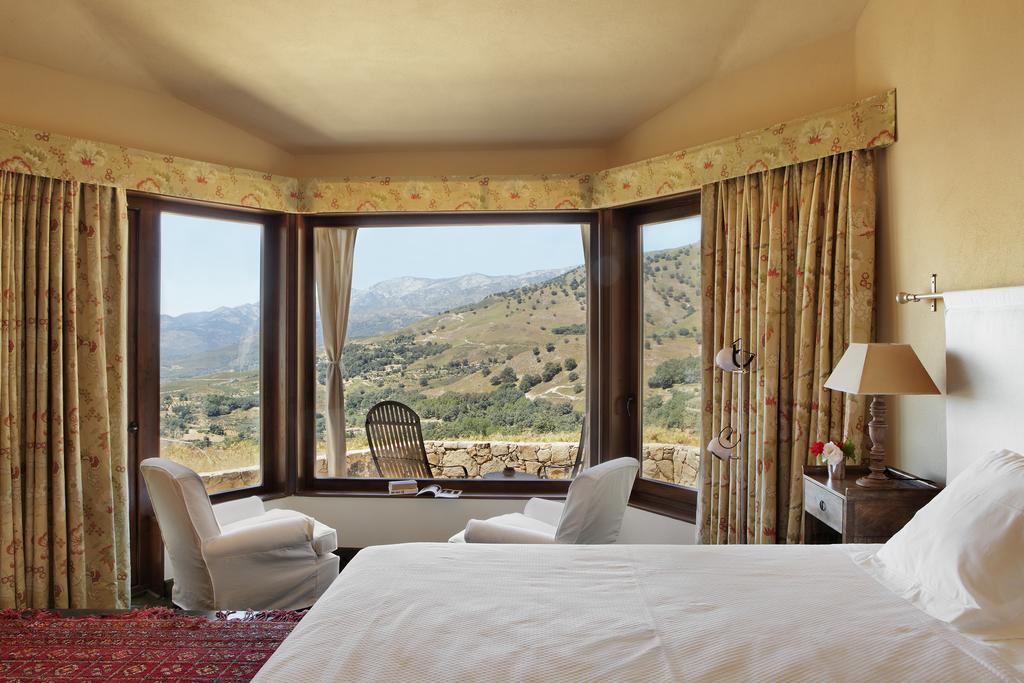 Hotel Nabia Candeleda Exterior photo
