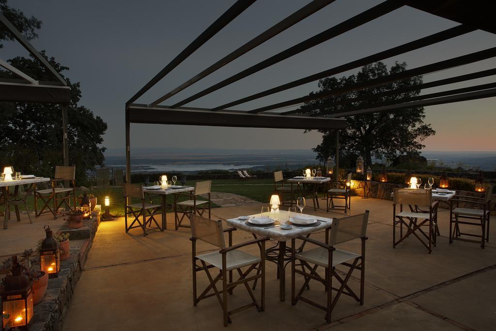 Hotel Nabia Candeleda Exterior photo