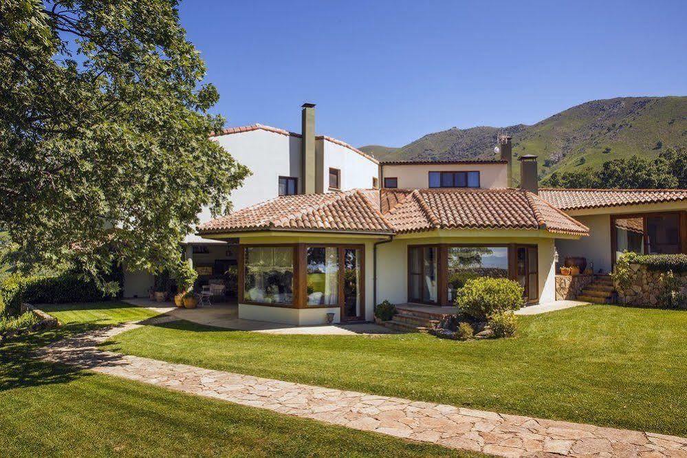 Hotel Nabia Candeleda Exterior photo
